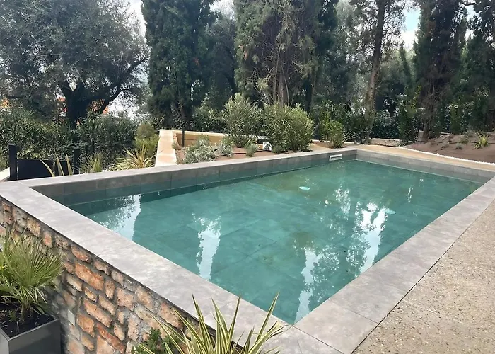 Inessa Exclusive トッリ・デル・ベーナコ